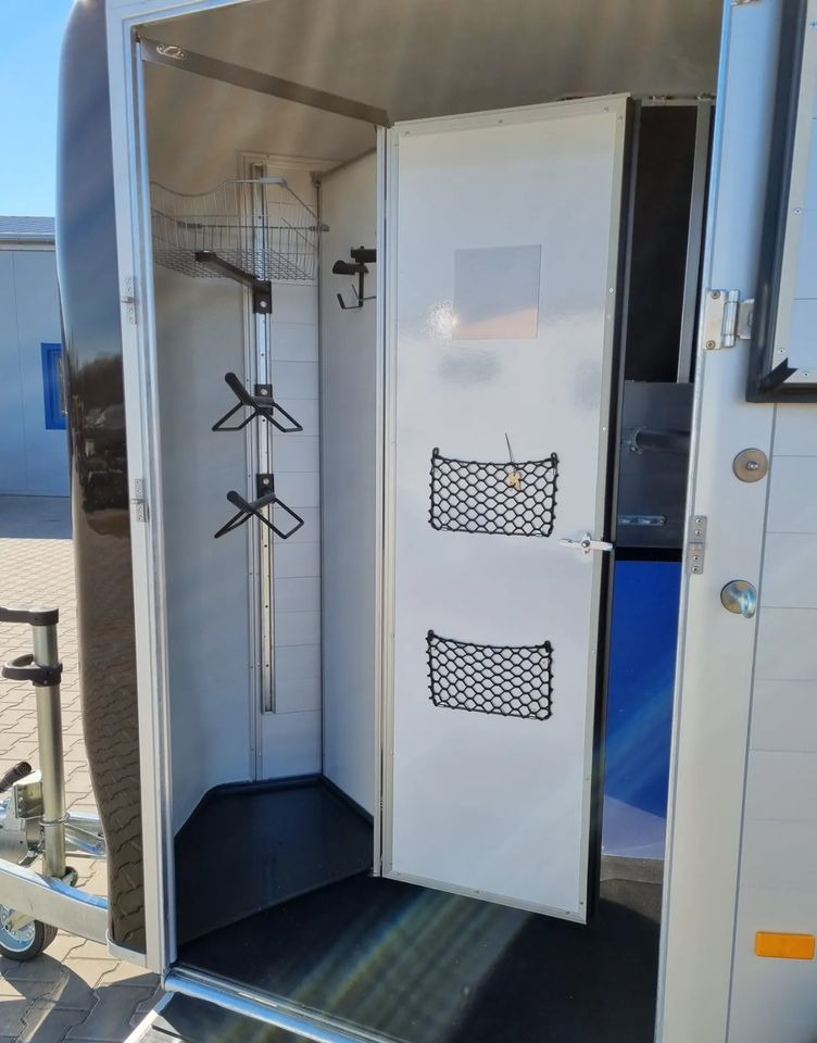 Uus Hobutreiler CHEVAL LIBERTÉ Touring Country + siodlarnia | przyczepa dla dwóch koni z rampą z przodu | 2000 kg DMC: pilt 20 Uus Hobutreiler CHEVAL LIBERTÉ Touring Country + siodlarnia | przyczepa dla dwóch koni z rampą z przodu | 2000 kg DMC: pilt 20