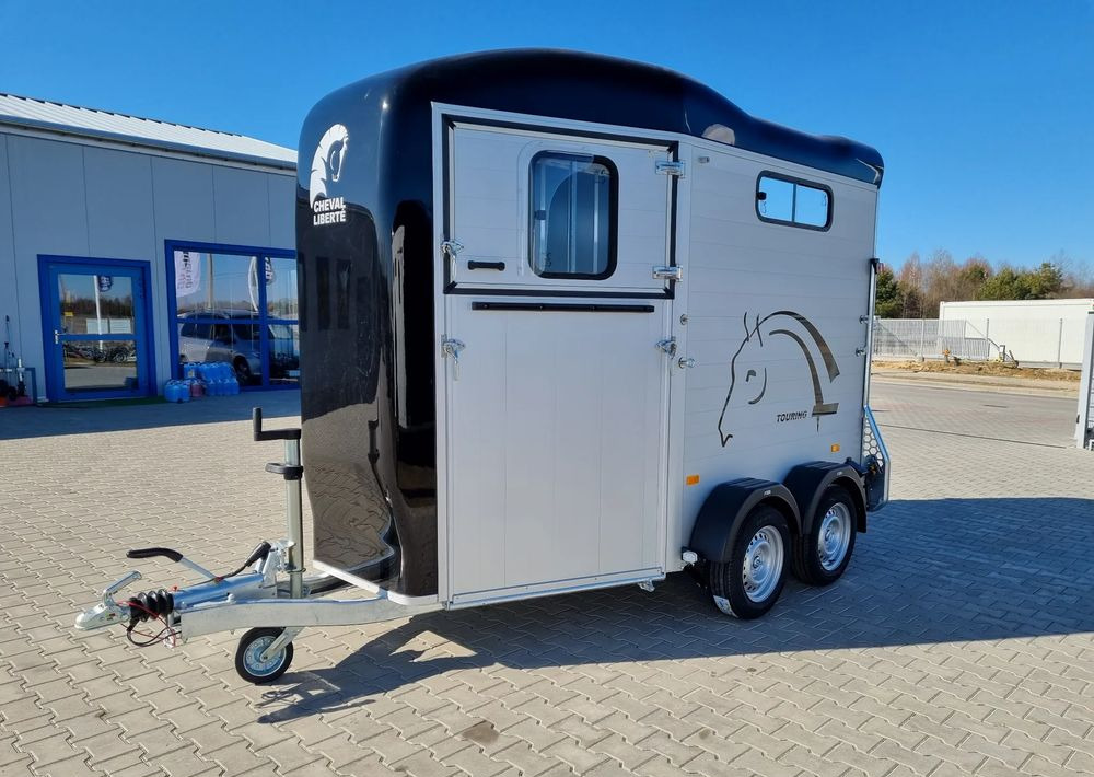 Uus Hobutreiler CHEVAL LIBERTÉ Touring Country + siodlarnia | przyczepa dla dwóch koni z rampą z przodu | 2000 kg DMC: pilt 8 Uus Hobutreiler CHEVAL LIBERTÉ Touring Country + siodlarnia | przyczepa dla dwóch koni z rampą z przodu | 2000 kg DMC: pilt 8