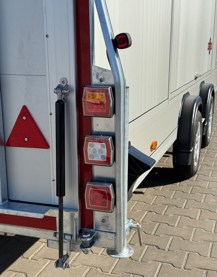 DEBON Debon C2000 - zamknięta przyczepa do przewozu aut, 550 x 215 cm, 3500kg, felgi ALU, wciągarka elektryczna - Treiler järelhaagis: pilt 5 DEBON Debon C2000 - zamknięta przyczepa do przewozu aut, 550 x 215 cm, 3500kg, felgi ALU, wciągarka elektryczna - Treiler järelhaagis: pilt 5