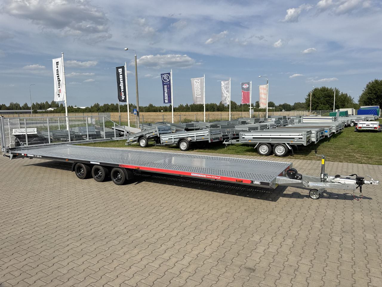 LORRIES PL35-8521 laweta na dwa auta 3500kg wypełnienie podłogi ALU 3 osie - Treiler järelhaagis: pilt 1 LORRIES PL35-8521 laweta na dwa auta 3500kg wypełnienie podłogi ALU 3 osie - Treiler järelhaagis: pilt 1