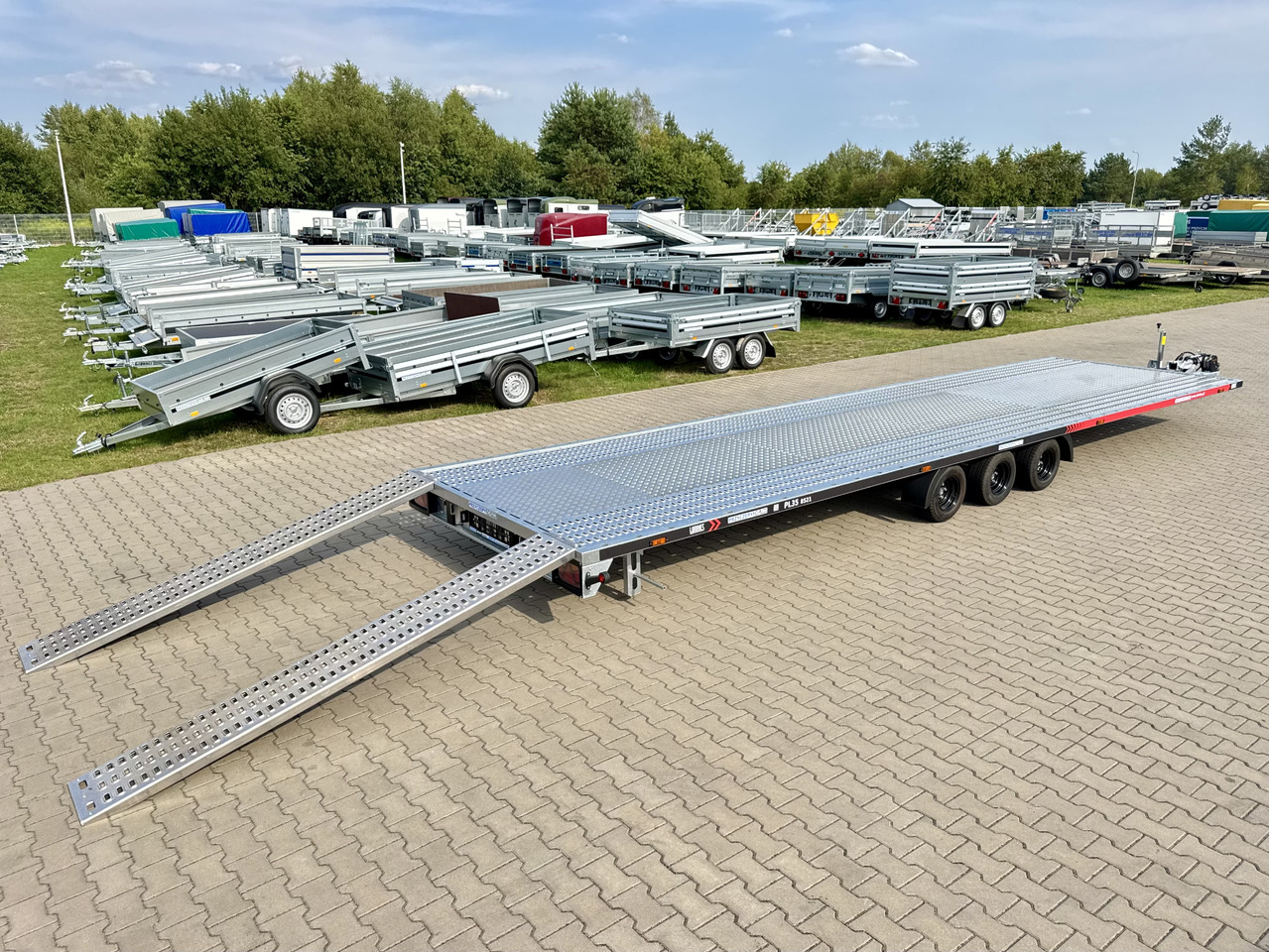 LORRIES PL35-8521 laweta na dwa auta 3500kg wypełnienie podłogi ALU 3 osie - Treiler järelhaagis: pilt 2 LORRIES PL35-8521 laweta na dwa auta 3500kg wypełnienie podłogi ALU 3 osie - Treiler järelhaagis: pilt 2
