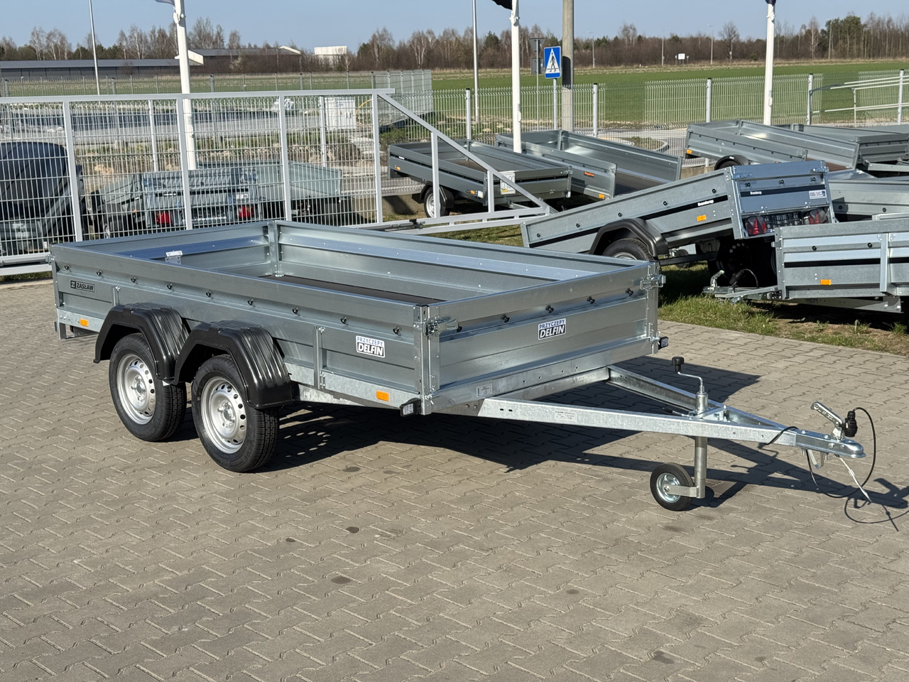 ZASŁAW 300T - przyczepa skrzyniowa 2 osie / 750kg - Auto järelhaagis: pilt 1 ZASŁAW 300T - przyczepa skrzyniowa 2 osie / 750kg - Auto järelhaagis: pilt 1