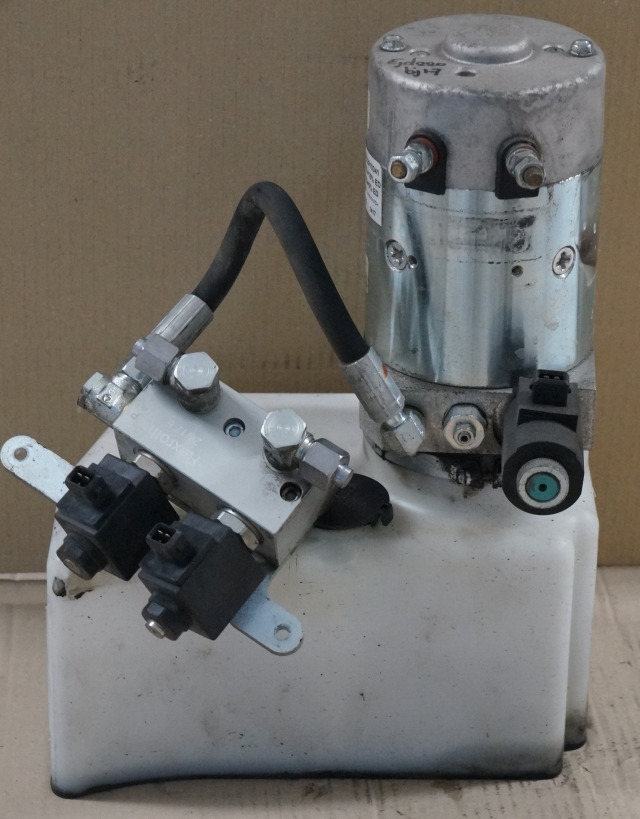 Jungheinrich 51417583 | Pumpmotor with tank and valve block 24V 2,2KW code R9320 Pumpmotor with tank and valve block 24V 2,2KW code R932010341 for EJD220 year 2016 - Hüdrauliline pump - Materjali käitlemise seade: pilt 1 Jungheinrich 51417583 | Pumpmotor with tank and valve block 24V 2,2KW code R9320 Pumpmotor with tank and valve block 24V 2,2KW code R932010341 for EJD220 year 2016 - Hüdrauliline pump - Materjali käitlemise seade: pilt 1