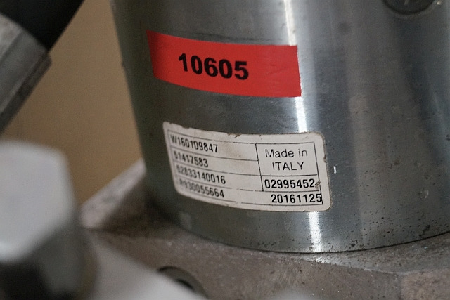 Jungheinrich 51417583 | Pumpmotor with tank and valve block 24V 2,2KW code R9320 Pumpmotor with tank and valve block 24V 2,2KW code R932010341 for EJD220 year 2016 - Hüdrauliline pump - Materjali käitlemise seade: pilt 2 Jungheinrich 51417583 | Pumpmotor with tank and valve block 24V 2,2KW code R9320 Pumpmotor with tank and valve block 24V 2,2KW code R932010341 for EJD220 year 2016 - Hüdrauliline pump - Materjali käitlemise seade: pilt 2