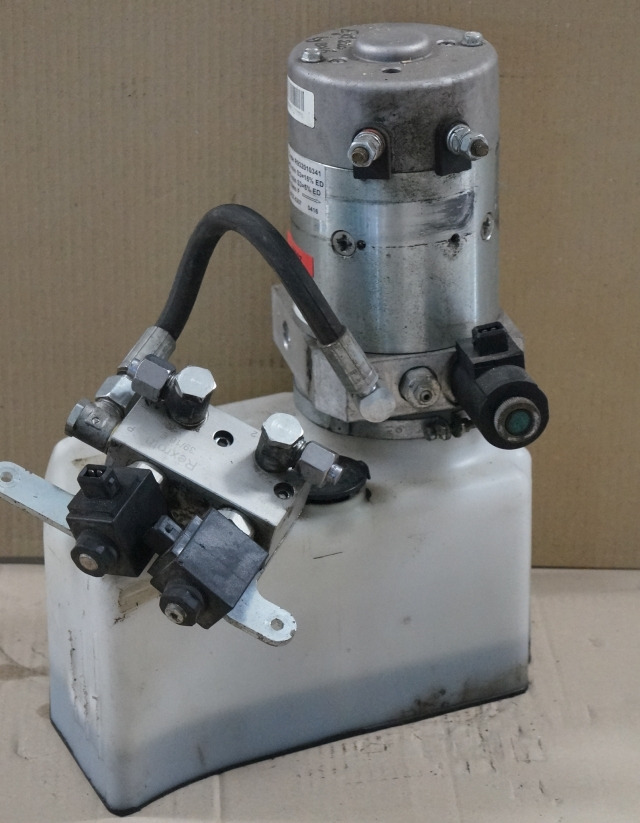 Jungheinrich 51417583 | Pumpmotor with tank and valve block 24V 2,2KW code R9320 Pumpmotor with tank and valve block 24V 2,2KW code R932010341 for EJD220 year 2016 - Hüdrauliline pump - Materjali käitlemise seade: pilt 1 Jungheinrich 51417583 | Pumpmotor with tank and valve block 24V 2,2KW code R9320 Pumpmotor with tank and valve block 24V 2,2KW code R932010341 for EJD220 year 2016 - Hüdrauliline pump - Materjali käitlemise seade: pilt 1