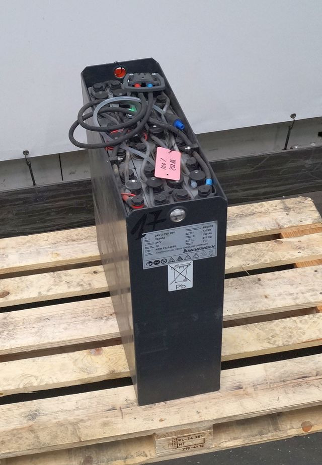 Jungheinrich unknown | Battery 24 2PZS250 year 2022 weight 212 kg sn. 203453 out - Aku - Materjali käitlemise seade: pilt 1 Jungheinrich unknown | Battery 24 2PZS250 year 2022 weight 212 kg sn. 203453 out - Aku - Materjali käitlemise seade: pilt 1