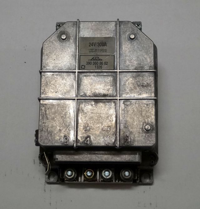 Linde 3903608662 | Rij regeling Drive controller 24V/300A LDC-2711fs10 version 1 - Mootori juhtimisseade - Materjali käitlemise seade: pilt 1 Linde 3903608662 | Rij regeling Drive controller 24V/300A LDC-2711fs10 version 1 - Mootori juhtimisseade - Materjali käitlemise seade: pilt 1