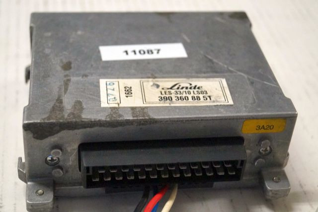 Linde 3903608851 | Stuur regeling Steering controller Les 33/10 LS03 1662 sn. 07 - Mootori juhtimisseade - Materjali käitlemise seade: pilt 2 Linde 3903608851 | Stuur regeling Steering controller Les 33/10 LS03 1662 sn. 07 - Mootori juhtimisseade - Materjali käitlemise seade: pilt 2