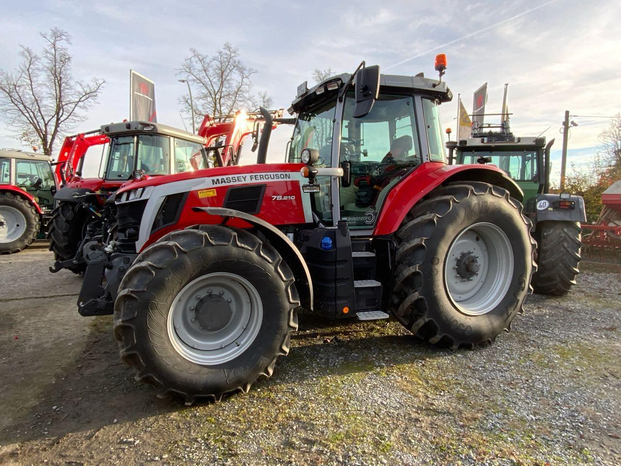 Massey Ferguson MF 7S.210 DYNA-VT - Traktor: pilt 2 Massey Ferguson MF 7S.210 DYNA-VT - Traktor: pilt 2
