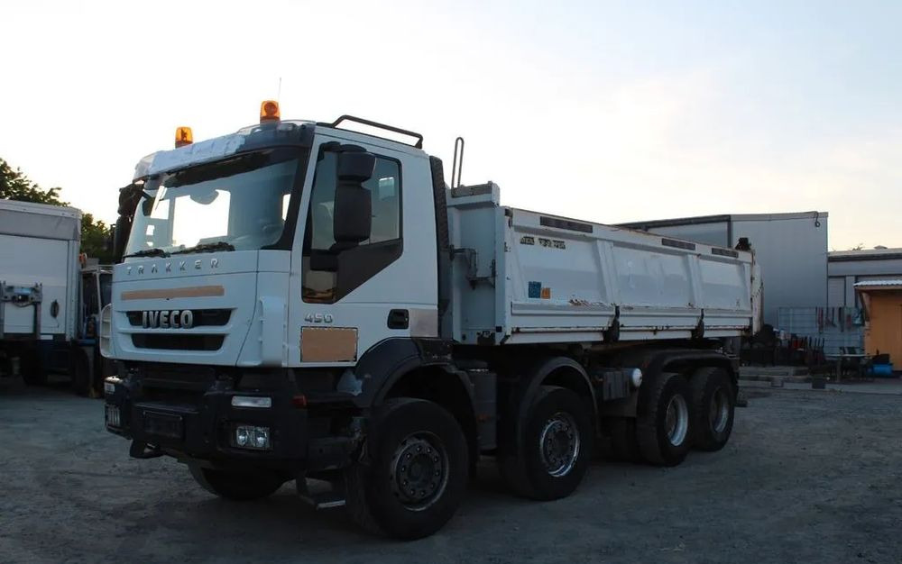 Iveco Trakker 450 |8x4 | Wywrotka trójstronna Meiller Bordmatik | Euro 5 | - Kallurauto: pilt 1 Iveco Trakker 450 |8x4 | Wywrotka trójstronna Meiller Bordmatik | Euro 5 | - Kallurauto: pilt 1