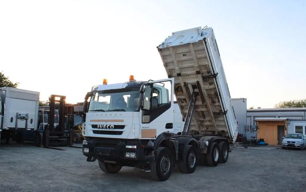Iveco Trakker 450 |8x4 | Wywrotka trójstronna Meiller Bordmatik | Euro 5 | - Kallurauto: pilt 3 Iveco Trakker 450 |8x4 | Wywrotka trójstronna Meiller Bordmatik | Euro 5 | - Kallurauto: pilt 3