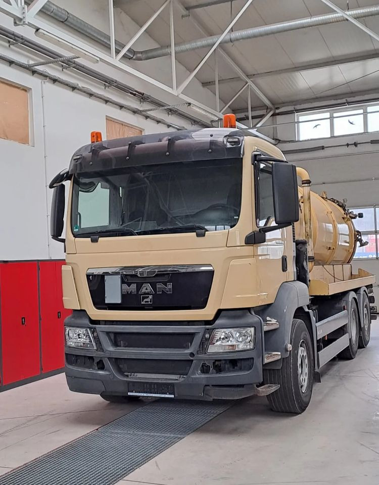 MAN MAN TGS 26.360/6X2/POJAZD KOMUNALNY Z WYWROTEM - Vaakumveok: pilt 1 MAN MAN TGS 26.360/6X2/POJAZD KOMUNALNY Z WYWROTEM - Vaakumveok: pilt 1