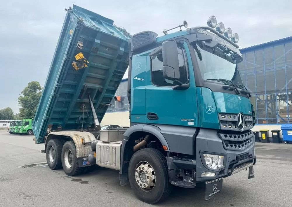 Mercedes-Benz Arocs 2646 6x4 – Wywrotka trójstronna Meiller / Bordmatik / Euro6 - Kallurauto: pilt 2 Mercedes-Benz Arocs 2646 6x4 – Wywrotka trójstronna Meiller / Bordmatik / Euro6 - Kallurauto: pilt 2