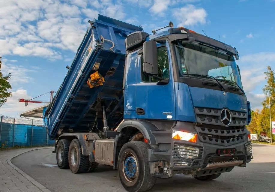 Mercedes-Benz Arocs 2652 6x4 – Wywrotka trójstronna Meiller z Bordmatik (Euro 6) - Kallurauto: pilt 2 Mercedes-Benz Arocs 2652 6x4 – Wywrotka trójstronna Meiller z Bordmatik (Euro 6) - Kallurauto: pilt 2