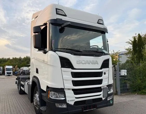 Scania R450 BDF • 6x2 • Euro 6d • Skrętna tylna oś • Retarder • Pod zabudowę • - Kabiinišassiiga veoauto: pilt 1 Scania R450 BDF • 6x2 • Euro 6d • Skrętna tylna oś • Retarder • Pod zabudowę • - Kabiinišassiiga veoauto: pilt 1