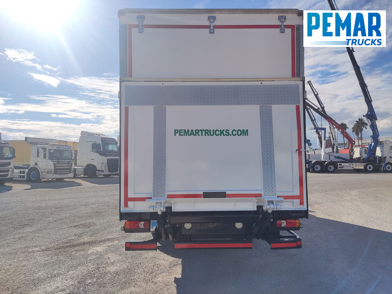 Kasti veoauto VOLVO FL 210 12T CAJA CERRADA: pilt 6