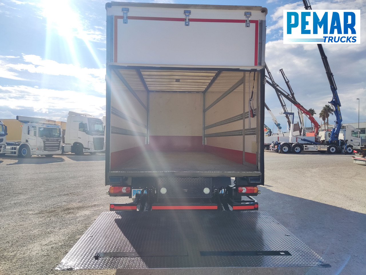 Kasti veoauto VOLVO FL 210 12T CAJA CERRADA: pilt 22