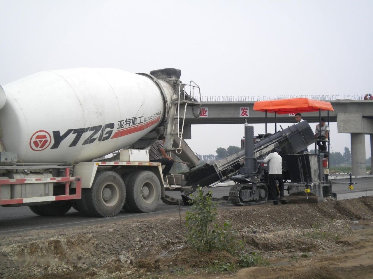 Kinglink MC5000 Concrete slipform paver for road ditch and gutter - Betoonilaotur: pilt 4 Kinglink MC5000 Concrete slipform paver for road ditch and gutter - Betoonilaotur: pilt 4