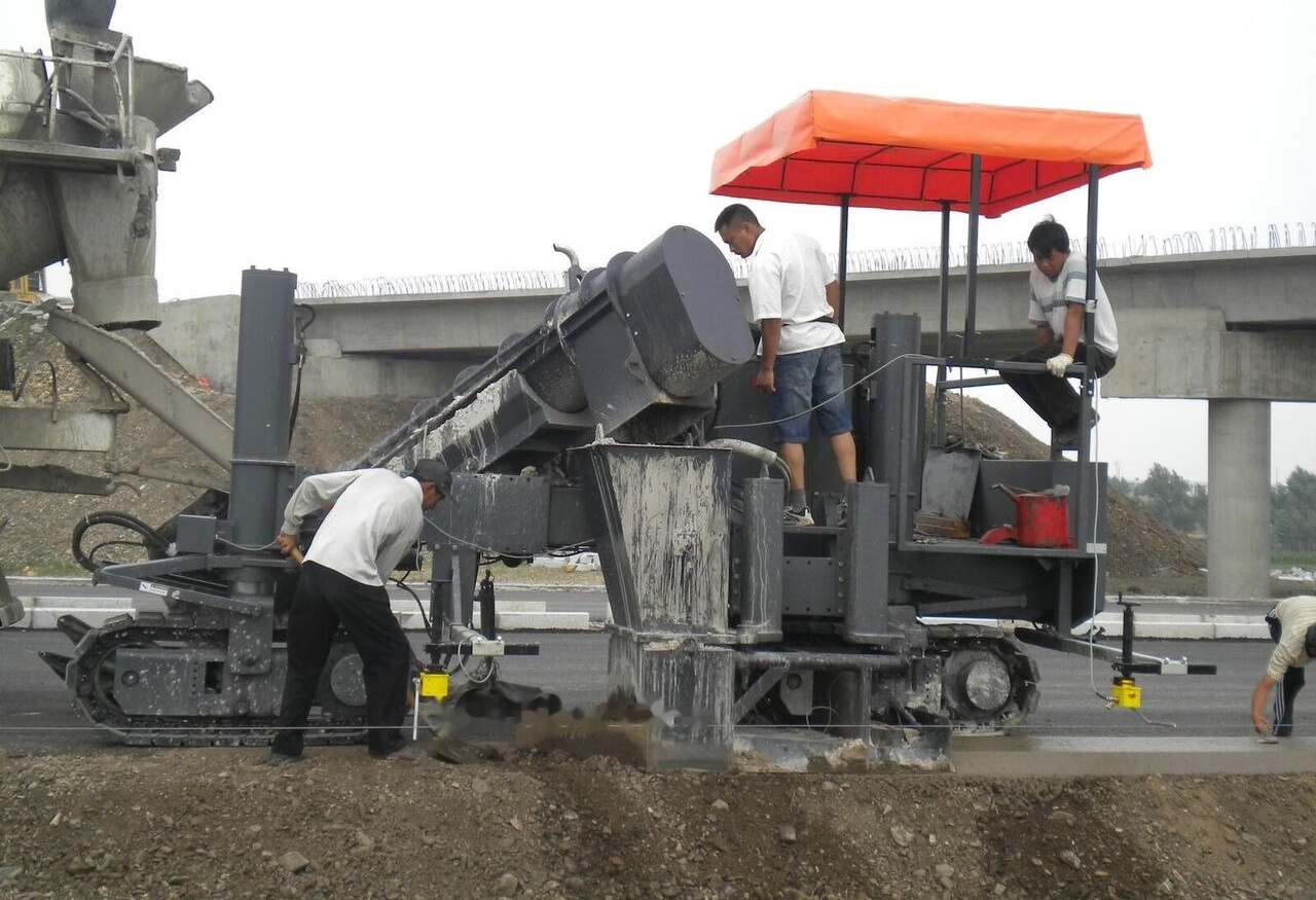 Kinglink MC5000 Concrete slipform paver for road ditch and gutter - Betoonilaotur: pilt 5 Kinglink MC5000 Concrete slipform paver for road ditch and gutter - Betoonilaotur: pilt 5