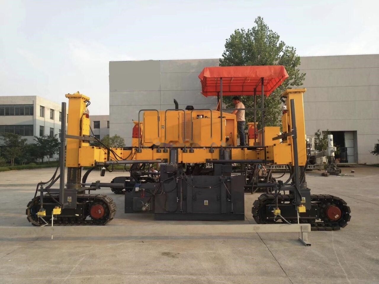 Kinglink MC6500 Concrete Slipform Paver - Betoonilaotur: pilt 4 Kinglink MC6500 Concrete Slipform Paver - Betoonilaotur: pilt 4