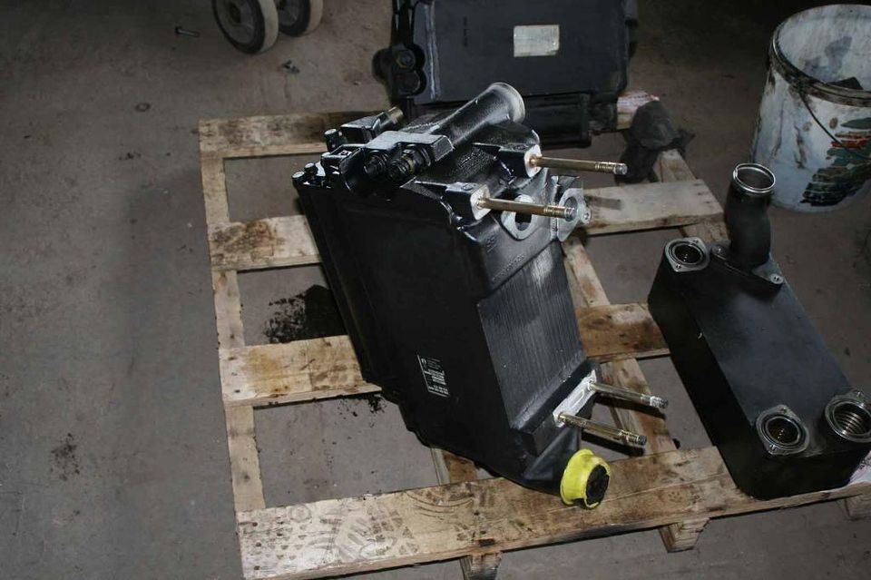 Wärmetauscher / Ölkühler ZF Getriebe 0501209257 - Käigukast ja varuosad: pilt 1 Wärmetauscher / Ölkühler ZF Getriebe 0501209257 - Käigukast ja varuosad: pilt 1