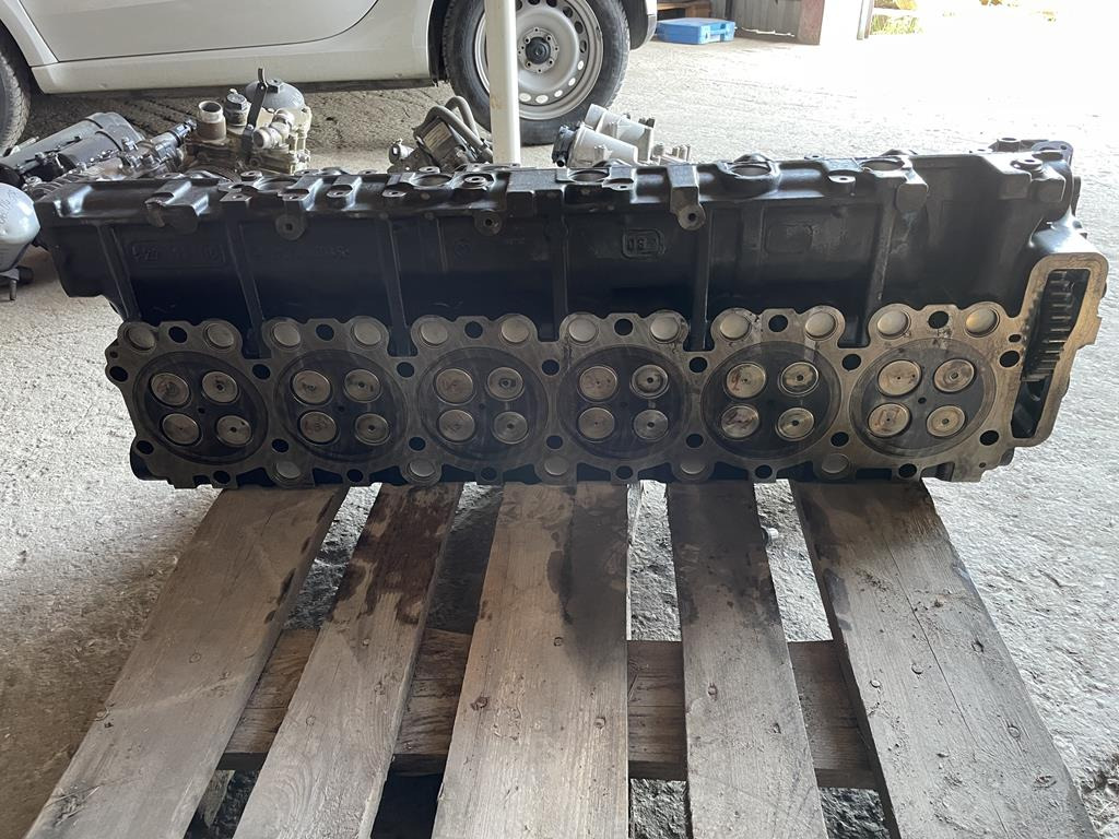 MAN TGA COMMONRAIL D20 - Mootori pea - Veoauto: pilt 4 MAN TGA COMMONRAIL D20 - Mootori pea - Veoauto: pilt 4