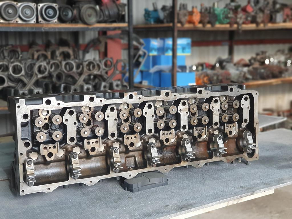 MAN TGA COMMONRAIL D20 - Mootori pea - Veoauto: pilt 3 MAN TGA COMMONRAIL D20 - Mootori pea - Veoauto: pilt 3