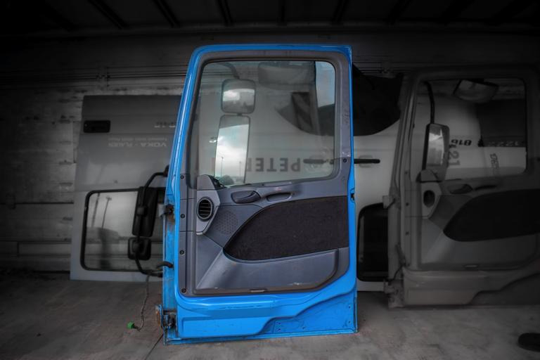 MERCEDES-BENZ ACTROS MEGA SPACE MP II - RIGHT - Uks ja varuosad - Veoauto: pilt 2 MERCEDES-BENZ ACTROS MEGA SPACE MP II - RIGHT - Uks ja varuosad - Veoauto: pilt 2