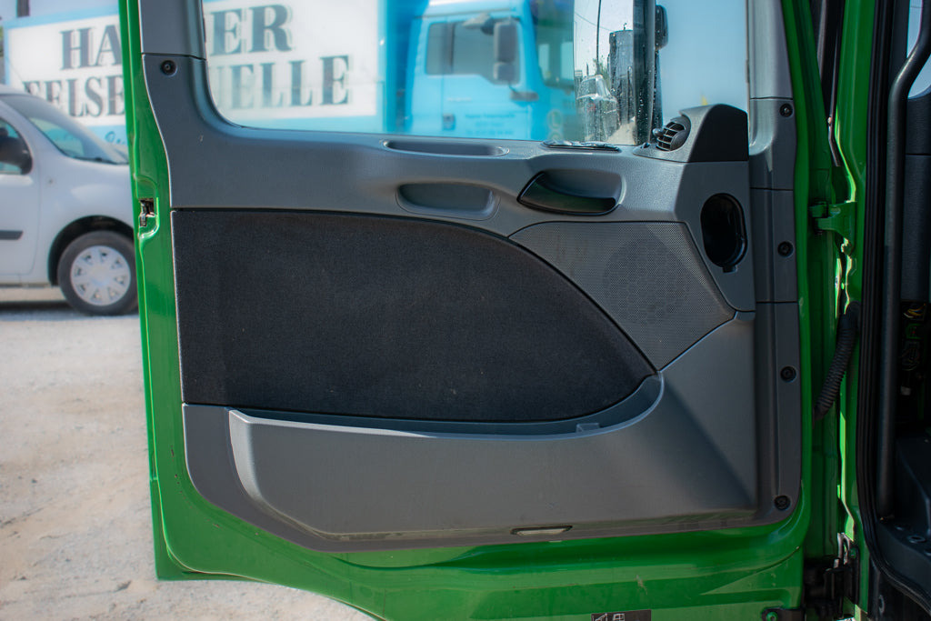 MERCEDES-BENZ ACTROS MP II DOOR LINING - DRIVER - Uks ja varuosad - Veoauto: pilt 1 MERCEDES-BENZ ACTROS MP II DOOR LINING - DRIVER - Uks ja varuosad - Veoauto: pilt 1