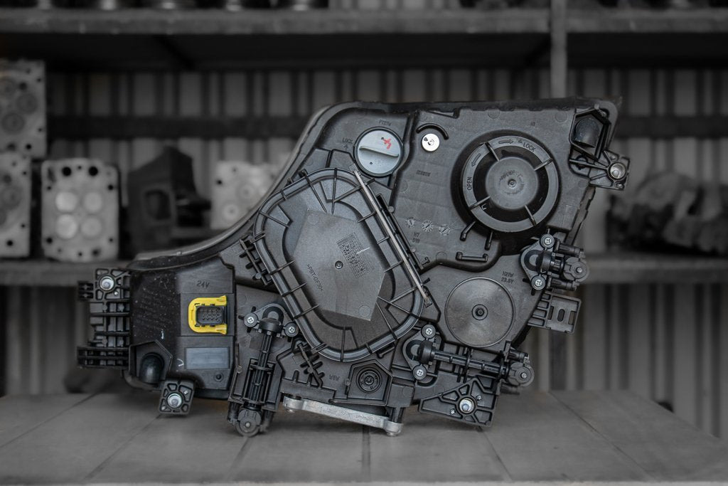 MERCEDES-BENZ ACTROS MP IV EURO VI XENON HEADLIGHT - FRONT - PASSENGER - Esituled - Veoauto: pilt 2 MERCEDES-BENZ ACTROS MP IV EURO VI XENON HEADLIGHT - FRONT - PASSENGER - Esituled - Veoauto: pilt 2