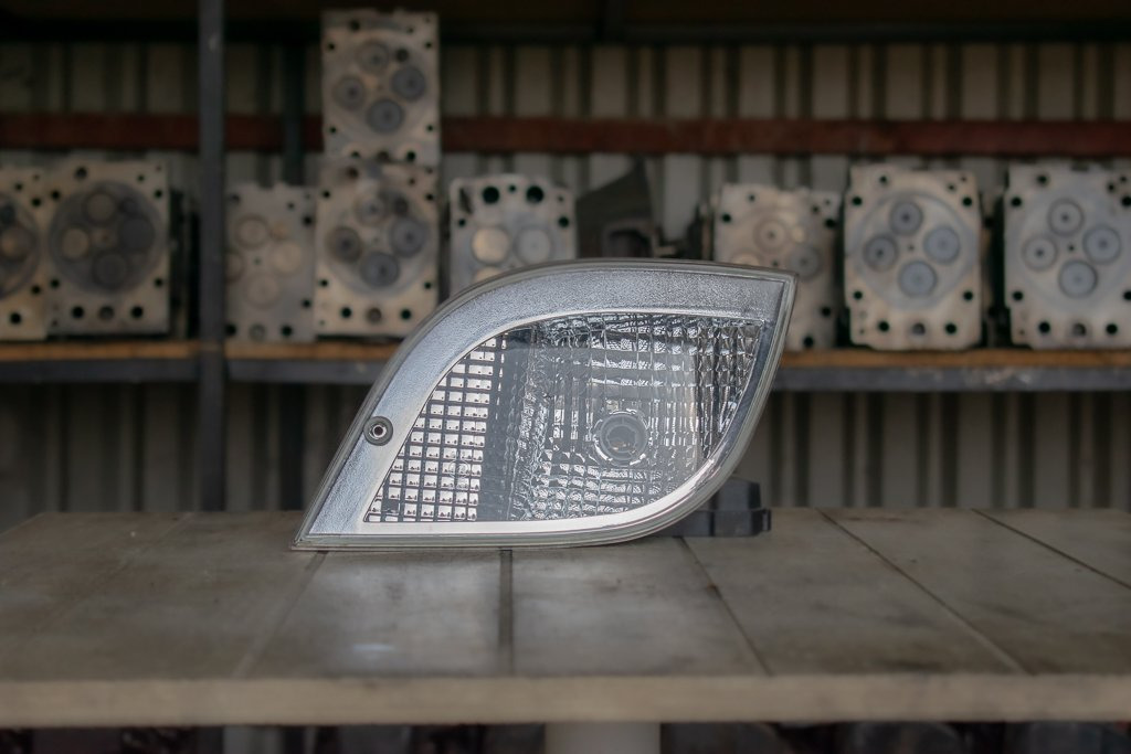 MERCEDES-BENZ ATEGO CORNER FLASHLIGHT II - DRIVER - Tuled/ Valgus - Veoauto: pilt 1 MERCEDES-BENZ ATEGO CORNER FLASHLIGHT II - DRIVER - Tuled/ Valgus - Veoauto: pilt 1