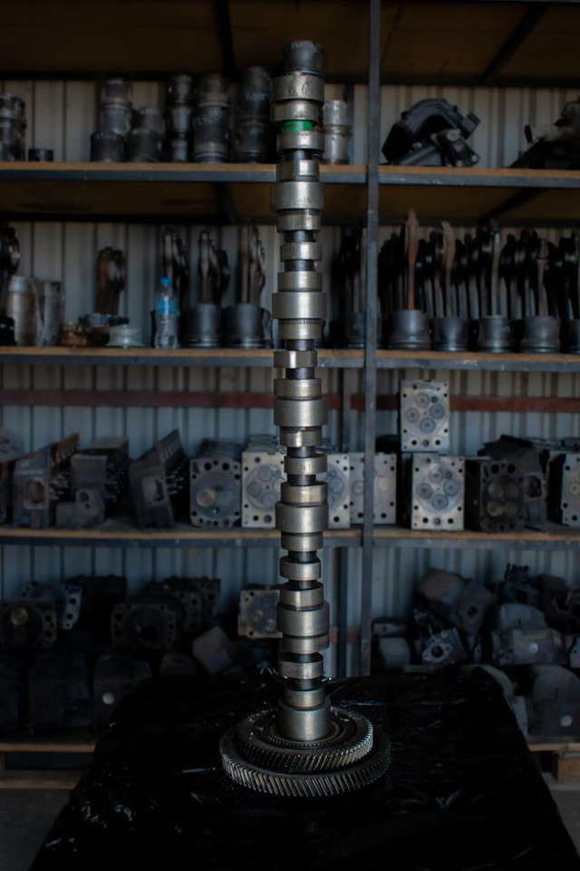 MERCEDES-BENZ AXOR 6 CYLINDER WITH ENGINE CODE OM 457 - Nukkvõll - Veoauto: pilt 1 MERCEDES-BENZ AXOR 6 CYLINDER WITH ENGINE CODE OM 457 - Nukkvõll - Veoauto: pilt 1