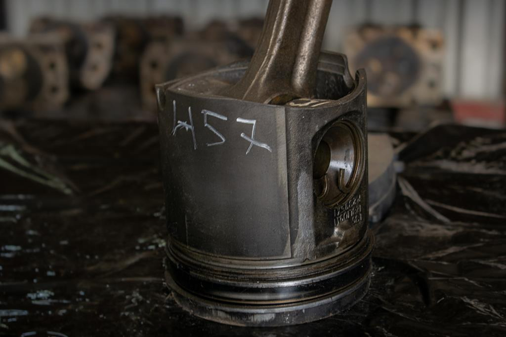 MERCEDES-BENZ AXOR PISTON WITH CONNECTING ROD FOR ENGINE CODE OM 457 - Ühendusvarras - Veoauto: pilt 3 MERCEDES-BENZ AXOR PISTON WITH CONNECTING ROD FOR ENGINE CODE OM 457 - Ühendusvarras - Veoauto: pilt 3