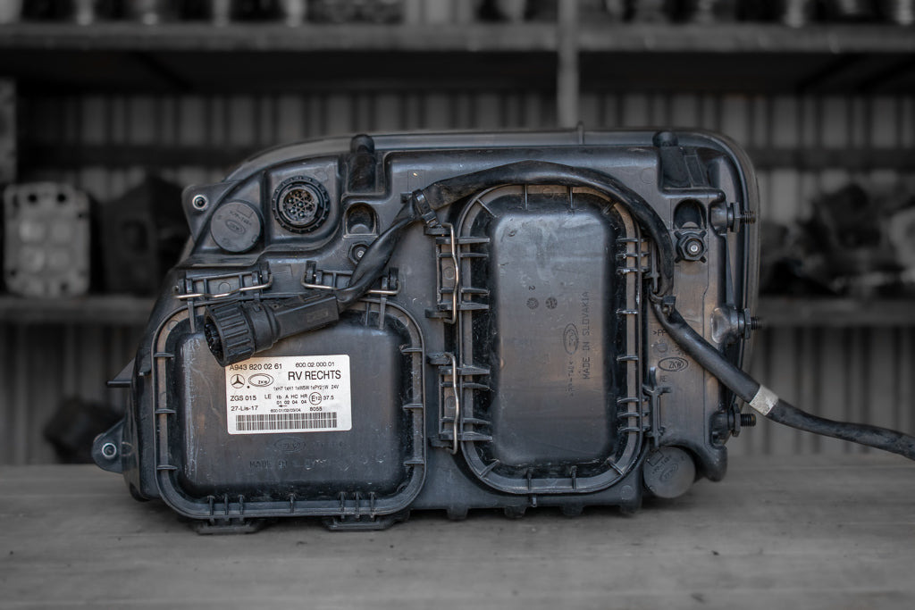 MERCEDES-BENZ FRONT LIGHT ACTROS MP II - PASSENGER - Tuled/ Valgus - Veoauto: pilt 1 MERCEDES-BENZ FRONT LIGHT ACTROS MP II - PASSENGER - Tuled/ Valgus - Veoauto: pilt 1