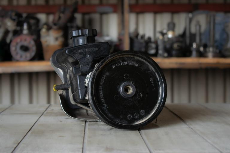 MERCEDES-BENZ SPRINTER (903) 313 CDI HYDRAULIC POWER STEERING PUMP - Roolipump - Veoauto: pilt 1 MERCEDES-BENZ SPRINTER (903) 313 CDI HYDRAULIC POWER STEERING PUMP - Roolipump - Veoauto: pilt 1