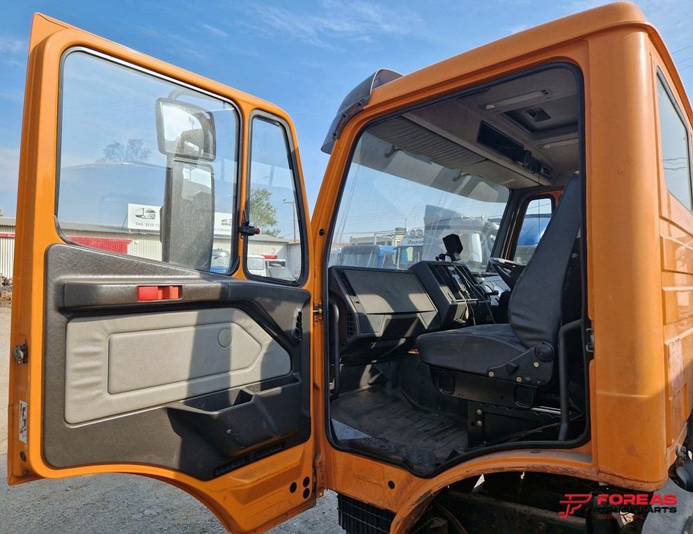 MERCEDES SK - SMALL - RIGHT HAND DRIVE - Kabiin: pilt 2 MERCEDES SK - SMALL - RIGHT HAND DRIVE - Kabiin: pilt 2