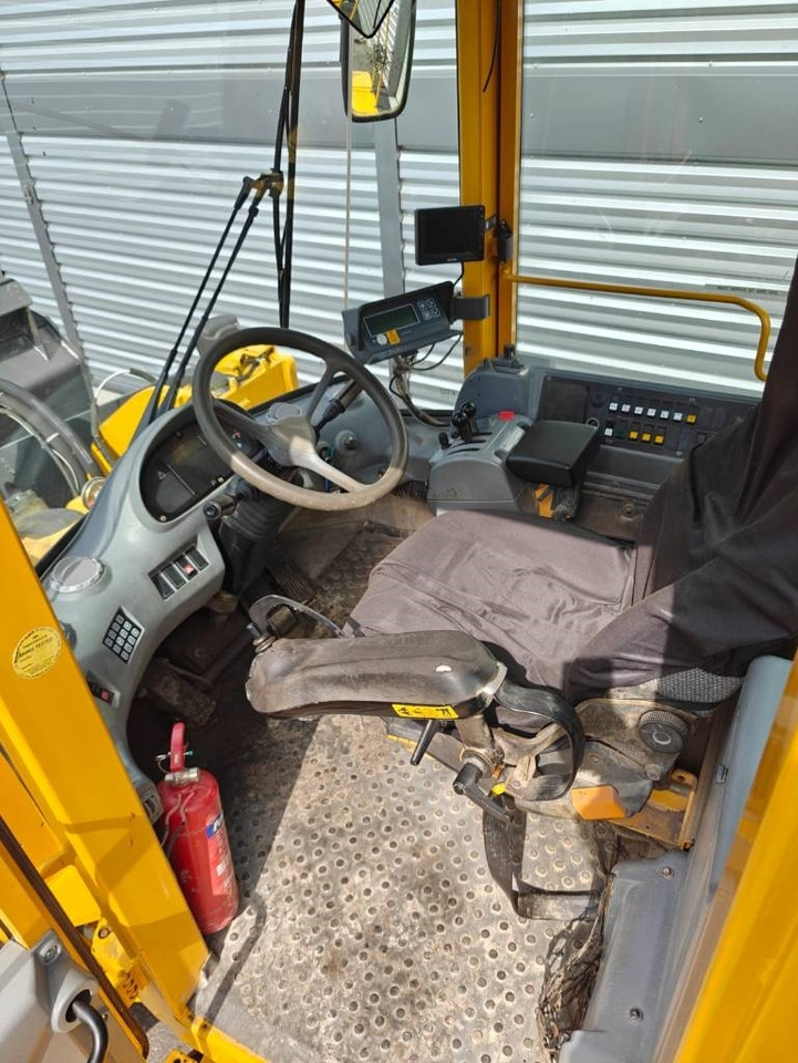 Rataslaadur Volvo L 180 E: pilt 9
