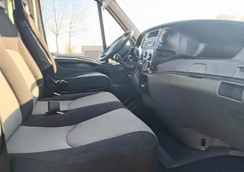 Iveco 35C13, 35C12, 35C14, 35C15 - Tarbesõiduk külmik: pilt 5 Iveco 35C13, 35C12, 35C14, 35C15 - Tarbesõiduk külmik: pilt 5