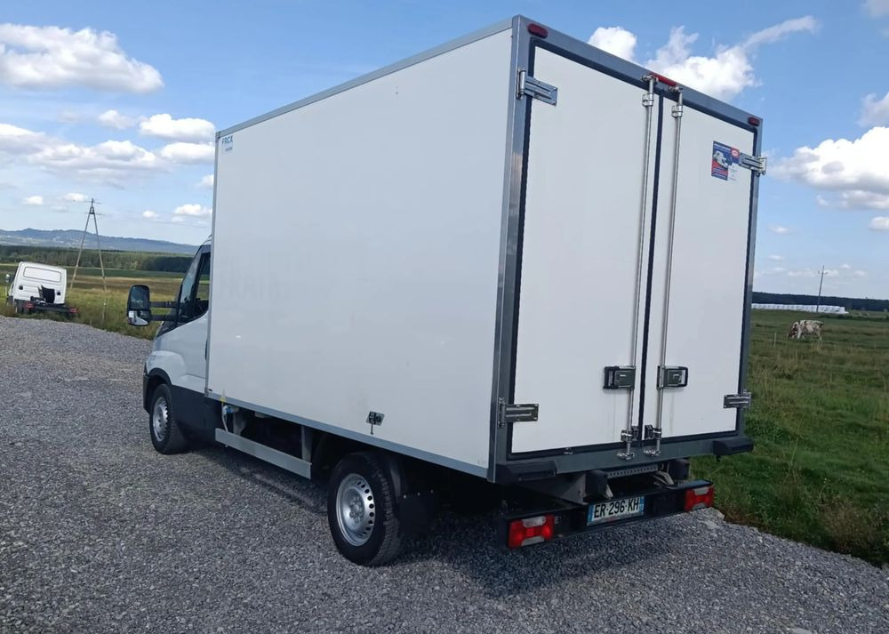Iveco 35S16, 35S15, 35S14, 35S13, 35C13, 35C14 - Tarbesõiduk külmik: pilt 5 Iveco 35S16, 35S15, 35S14, 35S13, 35C13, 35C14 - Tarbesõiduk külmik: pilt 5