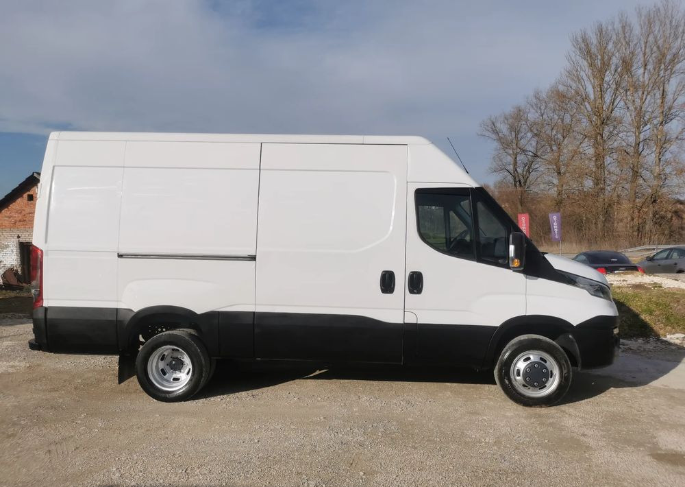 Iveco 35C13 Daily L3H2 bliźniak Klima 2.3-130KM 6-biegów Hak podwójne koła 35-130 L4H2 - Kaubik: pilt 2 Iveco 35C13 Daily L3H2 bliźniak Klima 2.3-130KM 6-biegów Hak podwójne koła 35-130 L4H2 - Kaubik: pilt 2