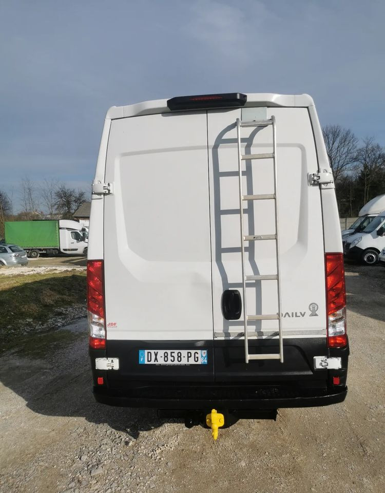 Iveco 35C13 Daily L3H2 bliźniak Klima 2.3-130KM 6-biegów Hak podwójne koła 35-130 L4H2 - Kaubik: pilt 4 Iveco 35C13 Daily L3H2 bliźniak Klima 2.3-130KM 6-biegów Hak podwójne koła 35-130 L4H2 - Kaubik: pilt 4