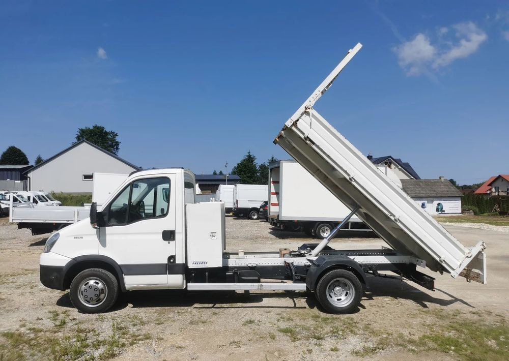 Iveco Daily 35C15 Kiper 3.0 - 150KM wywrotka Hak Bliźniak blokada mostu Klima - Tarbesõiduk kallur: pilt 2 Iveco Daily 35C15 Kiper 3.0 - 150KM wywrotka Hak Bliźniak blokada mostu Klima - Tarbesõiduk kallur: pilt 2