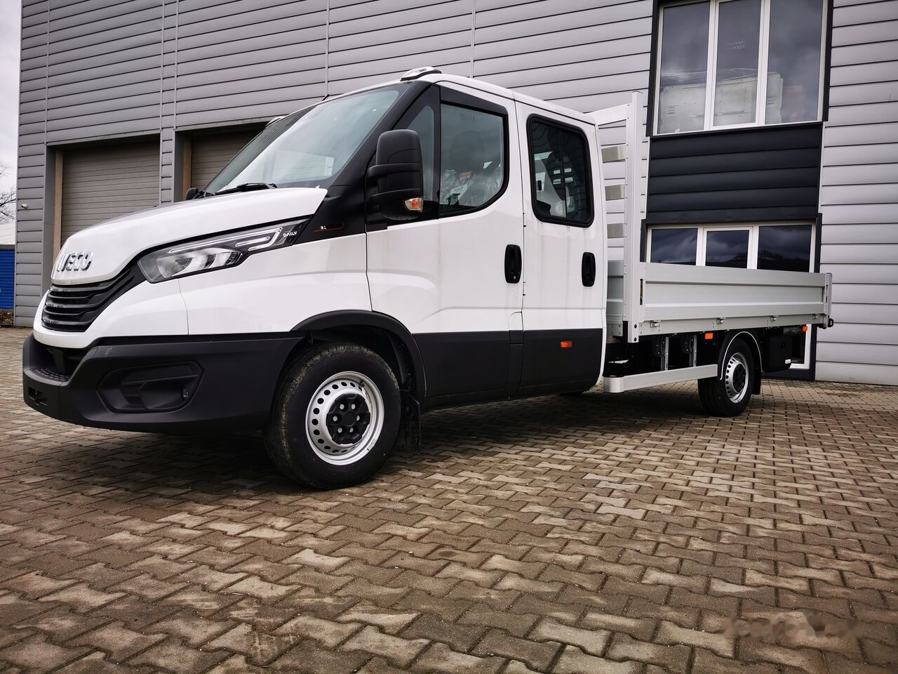 IVECO Daily 180KM r. oś 4100 - Madelauto: pilt 4 IVECO Daily 180KM r. oś 4100 - Madelauto: pilt 4