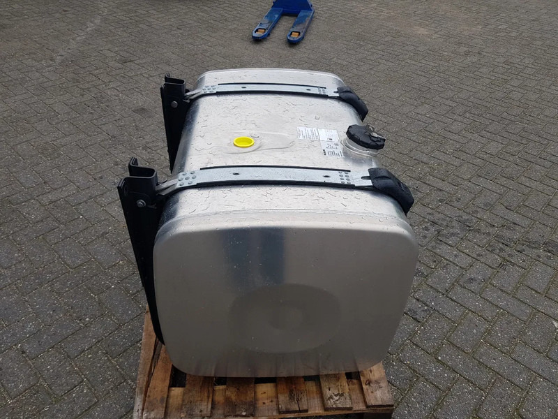 MAN Diverse tanks 400 Liter incl steunen - Kütusepaak - Veoauto: pilt 5 MAN Diverse tanks 400 Liter incl steunen - Kütusepaak - Veoauto: pilt 5