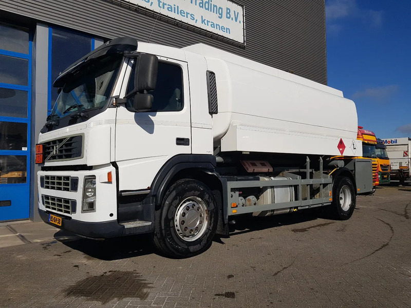 Volvo FM 9.340 Petrol, Diesel 17000 Ltr. 3 Compartementen - Tsisternauto: pilt 2 Volvo FM 9.340 Petrol, Diesel 17000 Ltr. 3 Compartementen - Tsisternauto: pilt 2