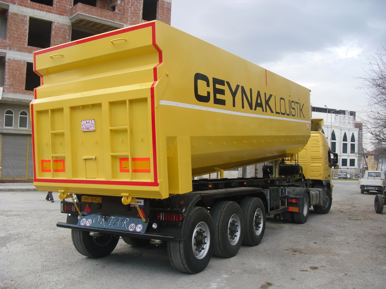 OKTAR TRAILER 2023 TIPPER TRAILER 2025 - Kallur-poolhaagis: pilt 2 OKTAR TRAILER 2023 TIPPER TRAILER 2025 - Kallur-poolhaagis: pilt 2