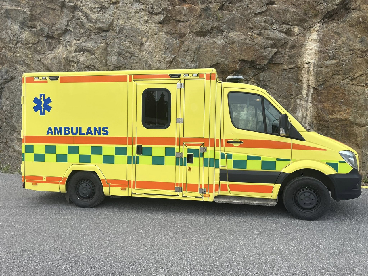 MERCEDES-BENZ Sprinter 319 - AMBULANCE / Krankenwagen / швидка допомога - Kiirabiauto: pilt 5 MERCEDES-BENZ Sprinter 319 - AMBULANCE / Krankenwagen / швидка допомога - Kiirabiauto: pilt 5