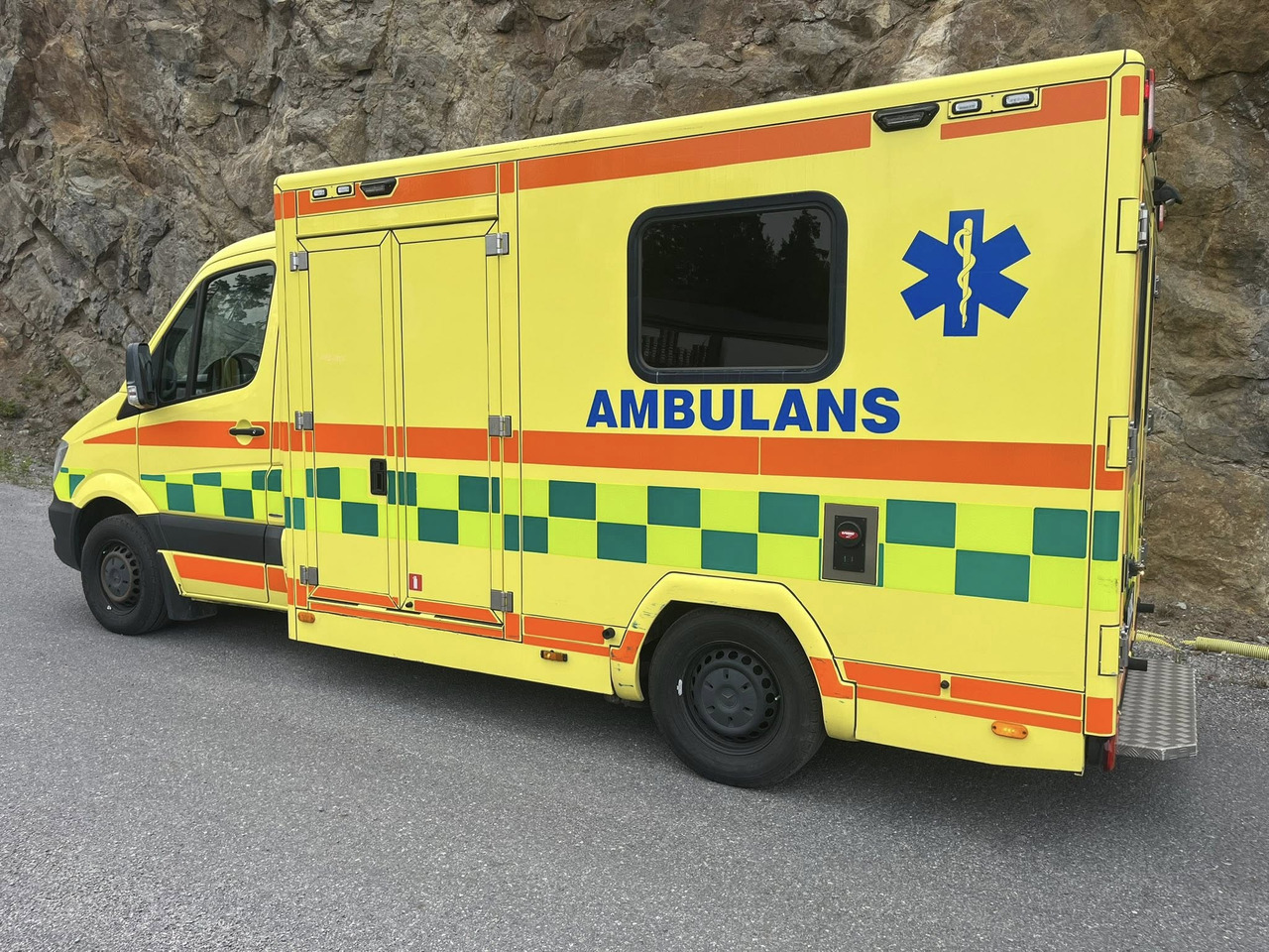 MERCEDES-BENZ Sprinter 319 - AMBULANCE / Krankenwagen / швидка допомога - Kiirabiauto: pilt 3 MERCEDES-BENZ Sprinter 319 - AMBULANCE / Krankenwagen / швидка допомога - Kiirabiauto: pilt 3