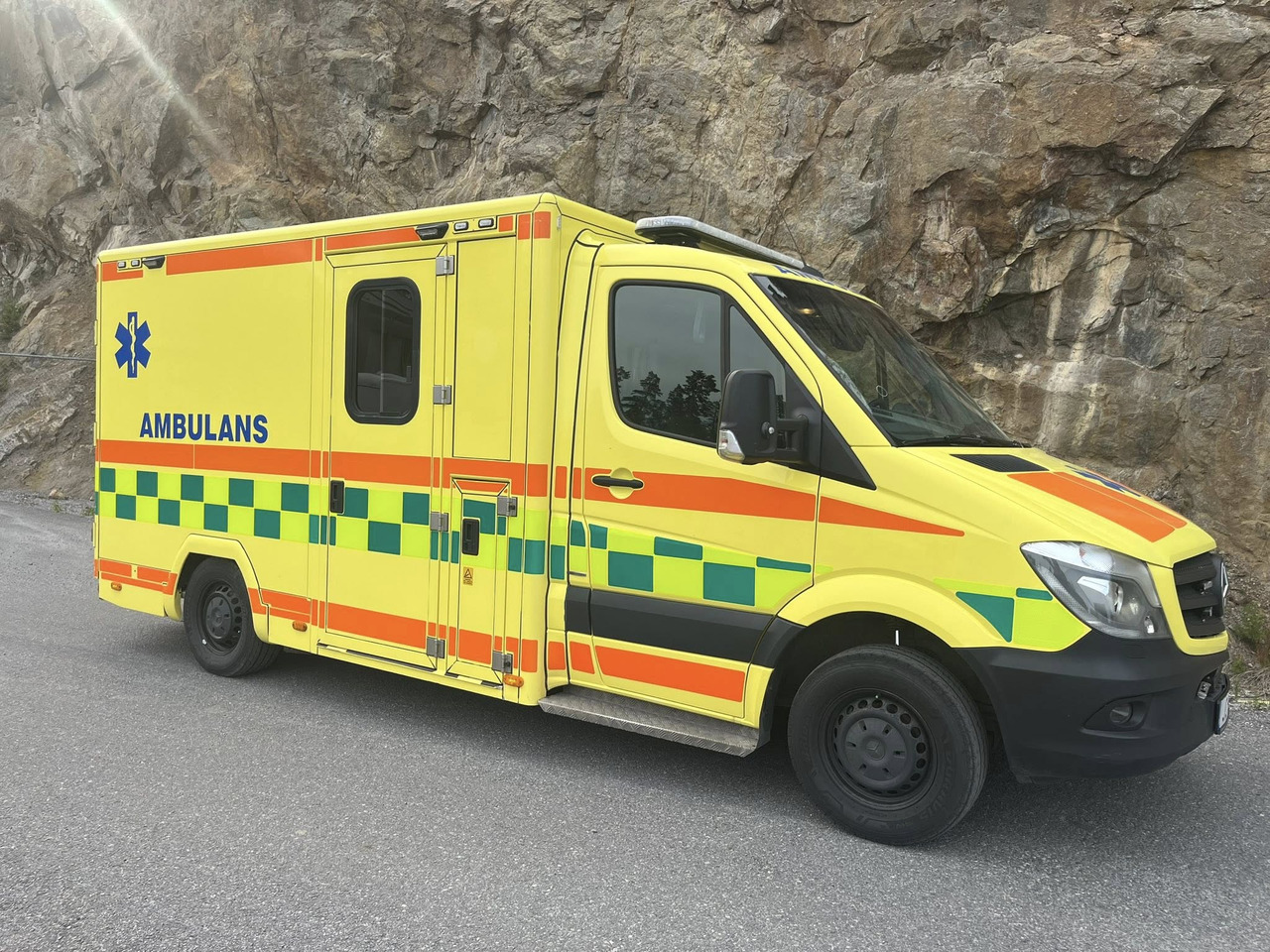 MERCEDES-BENZ Sprinter 319 - AMBULANCE / Krankenwagen / швидка допомога - Kiirabiauto: pilt 4 MERCEDES-BENZ Sprinter 319 - AMBULANCE / Krankenwagen / швидка допомога - Kiirabiauto: pilt 4