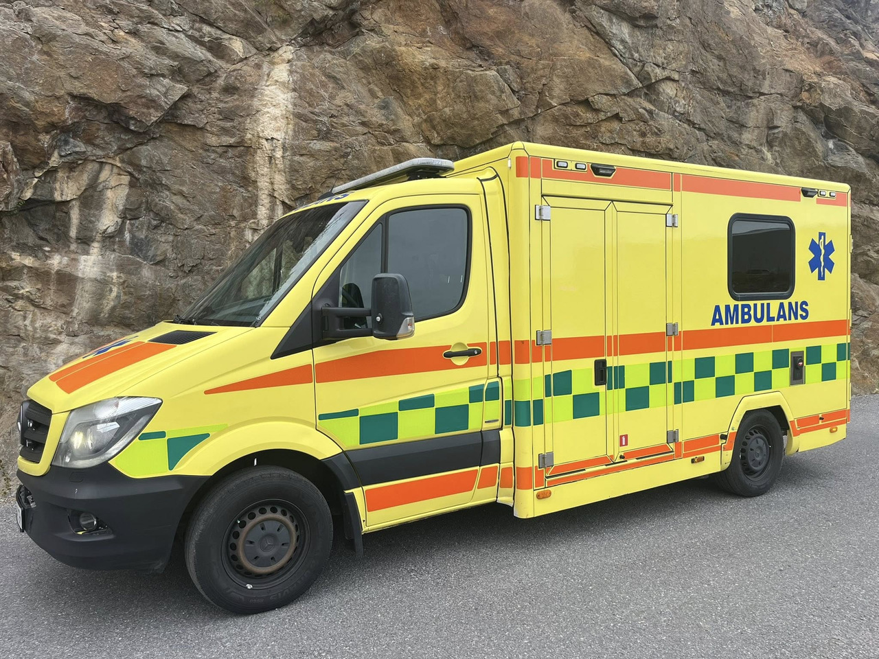 MERCEDES-BENZ Sprinter 319 - AMBULANCE / Krankenwagen / швидка допомога - Kiirabiauto: pilt 1 MERCEDES-BENZ Sprinter 319 - AMBULANCE / Krankenwagen / швидка допомога - Kiirabiauto: pilt 1